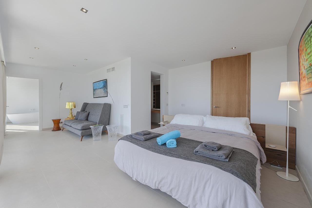 Luxury Villa Phoenix ปอร์ต เด โปเญนซา ภายนอก รูปภาพ